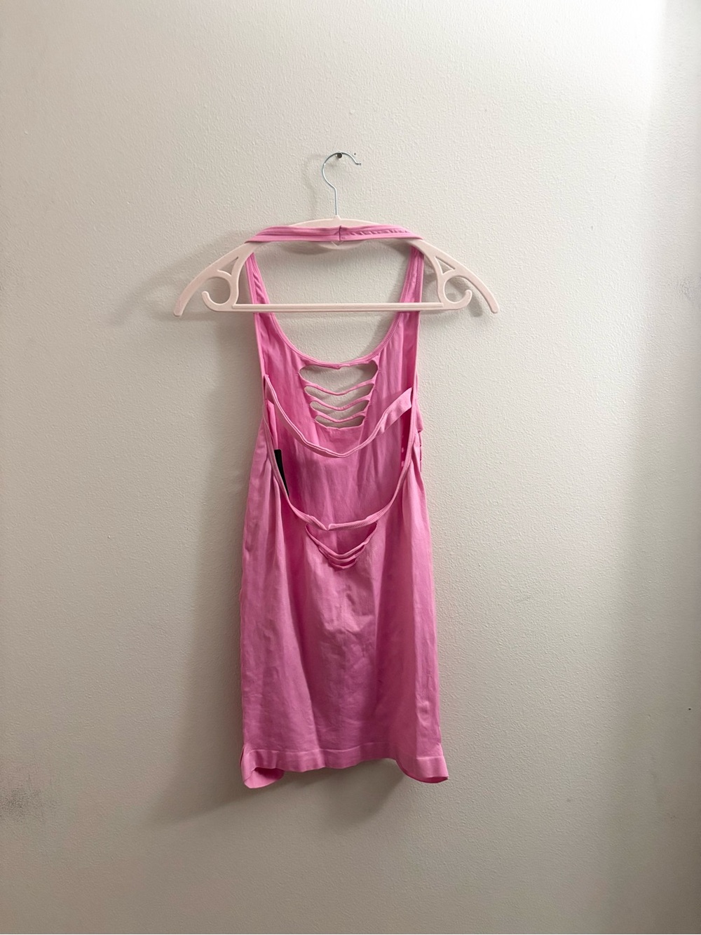 5/$15 🩷 MUST BUNDLE GLITTER Pink Cutout Tank Top - Picture 4 of 6